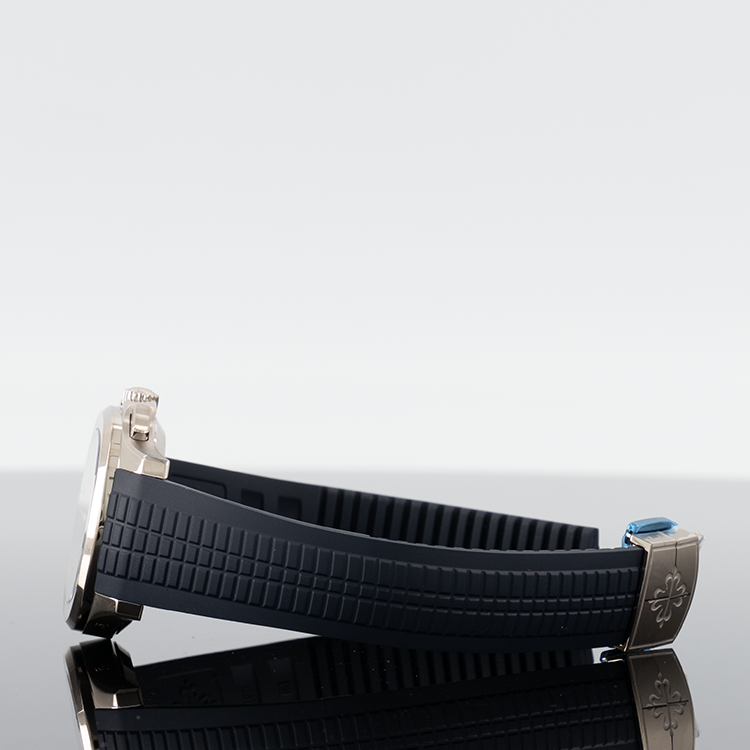 Patek Philippe Aquanaut — White Gold Blue Dial White Gold 42.2mm
