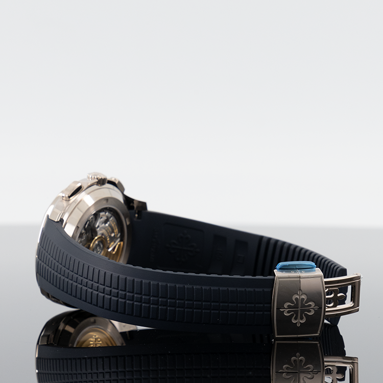Patek Philippe Aquanaut — White Gold Blue Dial White Gold 42.2mm