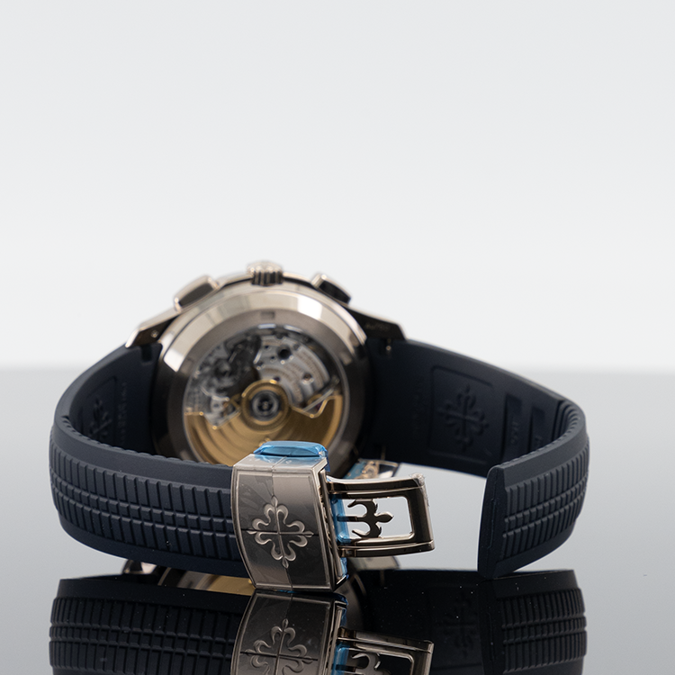 Patek Philippe Aquanaut — White Gold Blue Dial White Gold 42.2mm