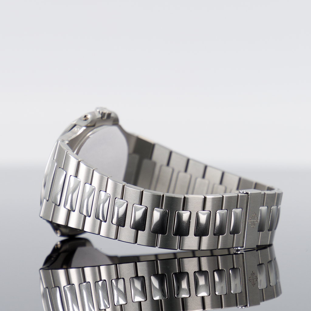 Patek Philippe Nautilus 5712/1A — Black Blue Dial Steel 40mm
