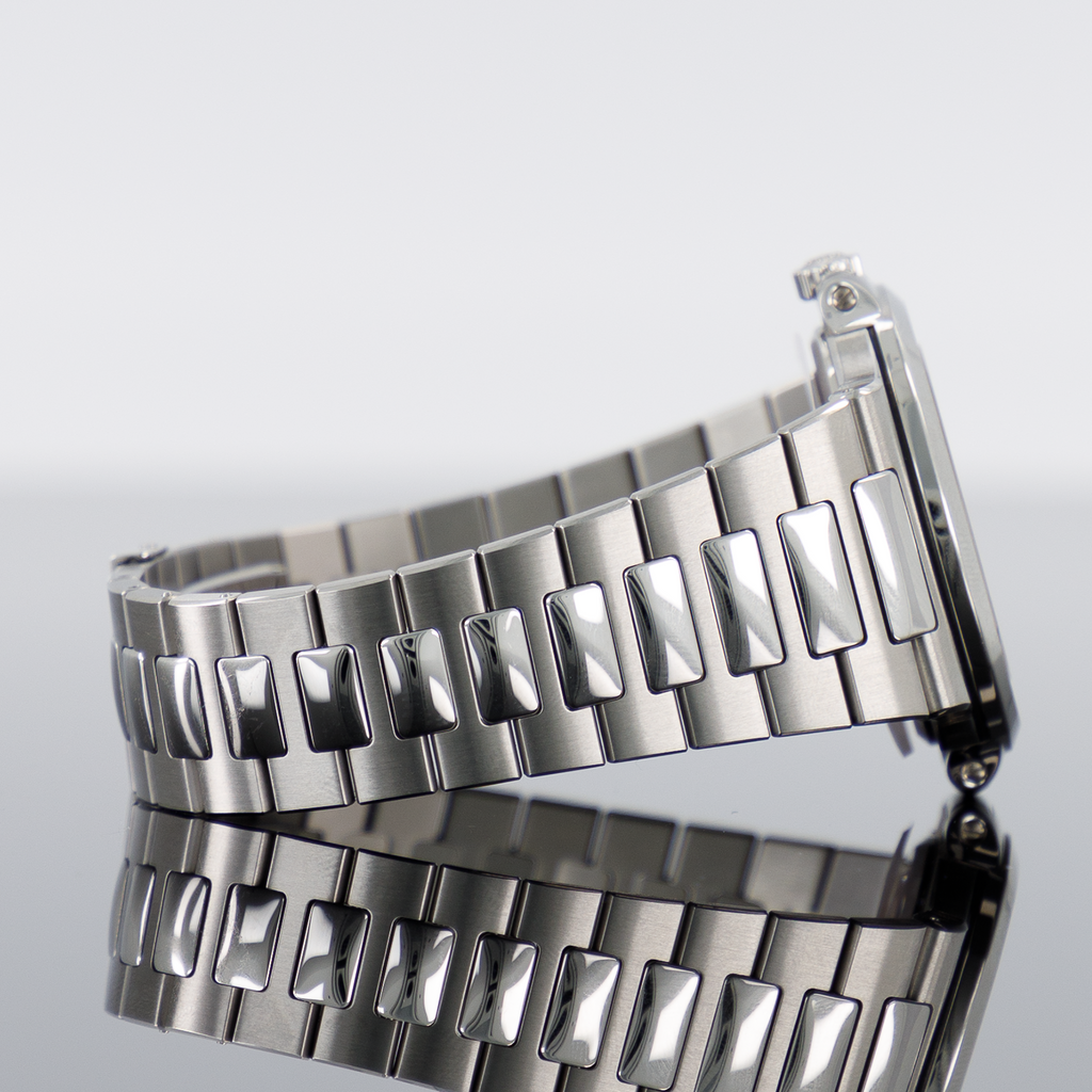 Patek Philippe Nautilus 5712/1A — Black Blue Dial Steel 40mm