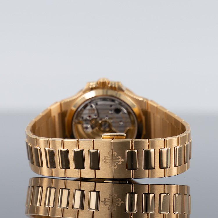 Patek Philippe Nautilus 7118/1R — Rose Gold Silvery Opaline Dial Rose Gold 35.2mm