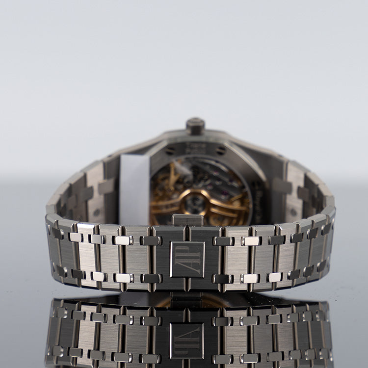Audemars Piguet Royal Oak 16202XT — Burgundy Dial 39mm