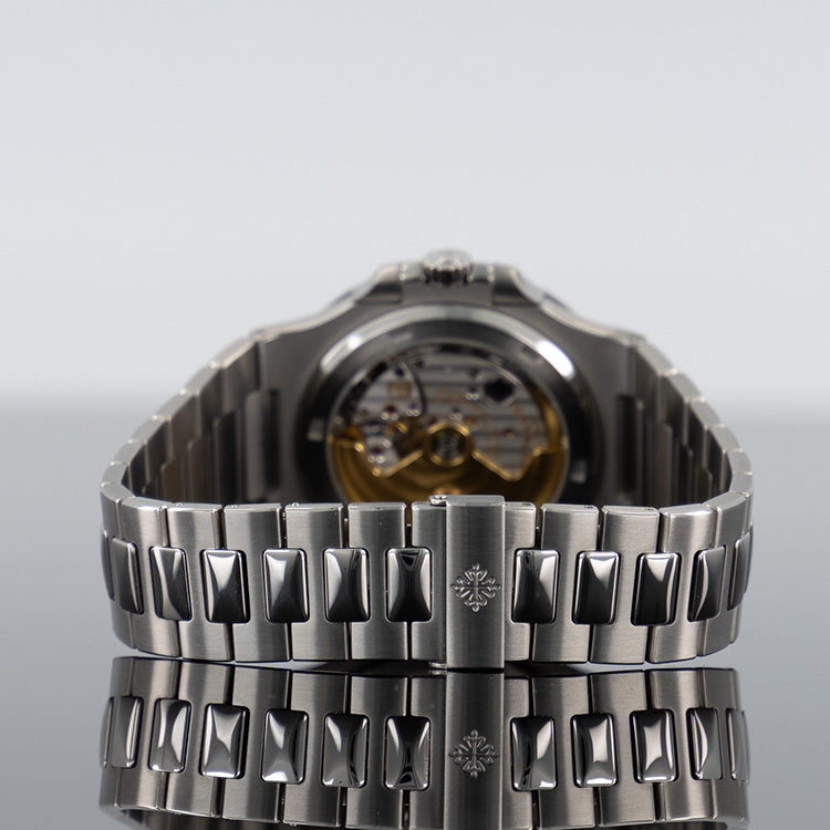 Patek Philippe Nautilus 5711/1A — Blue Dial Steel 40mm
