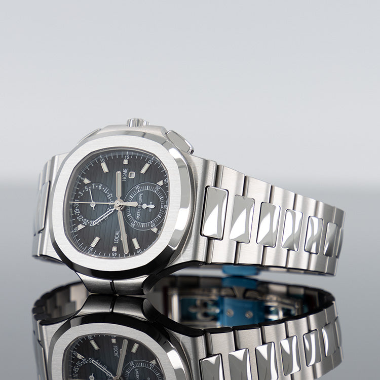 Patek Philippe Nautilus 5990/1A — Blue Dial Steel 40.5mm