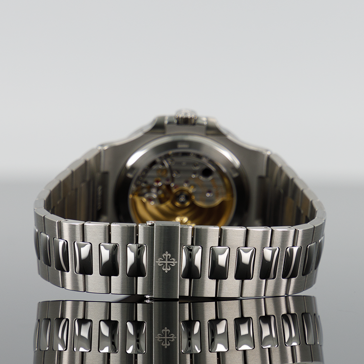 Patek Philippe Nautilus 5711/1A — Green Dial Steel 40mm