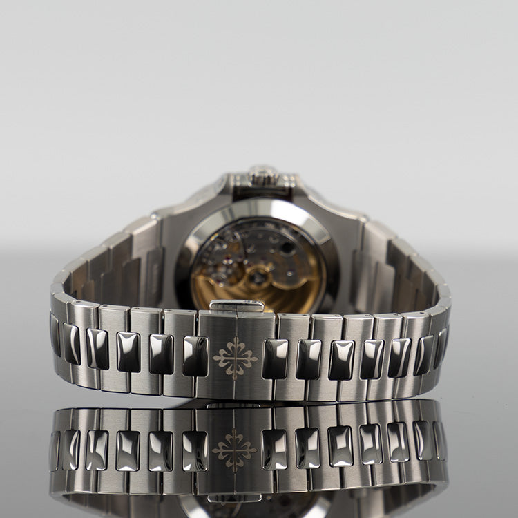 Patek Philippe Nautilus 5726/1A — Blue Dial Steel 40.5mm