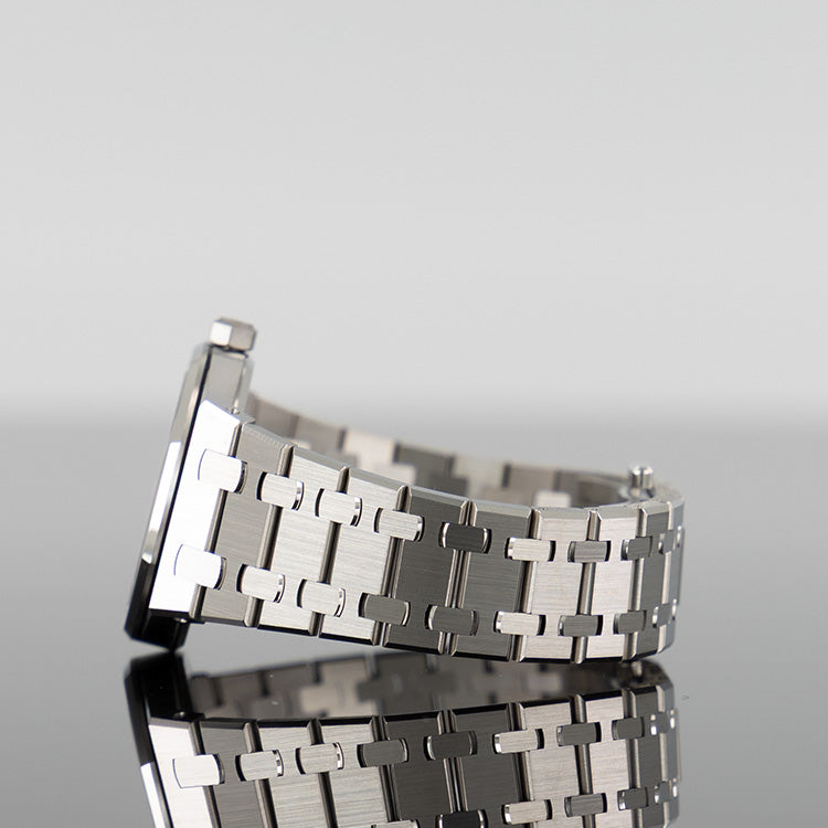 Audemars Piguet Royal Oak 67651ST — White Dial Steel Diamond 33mm