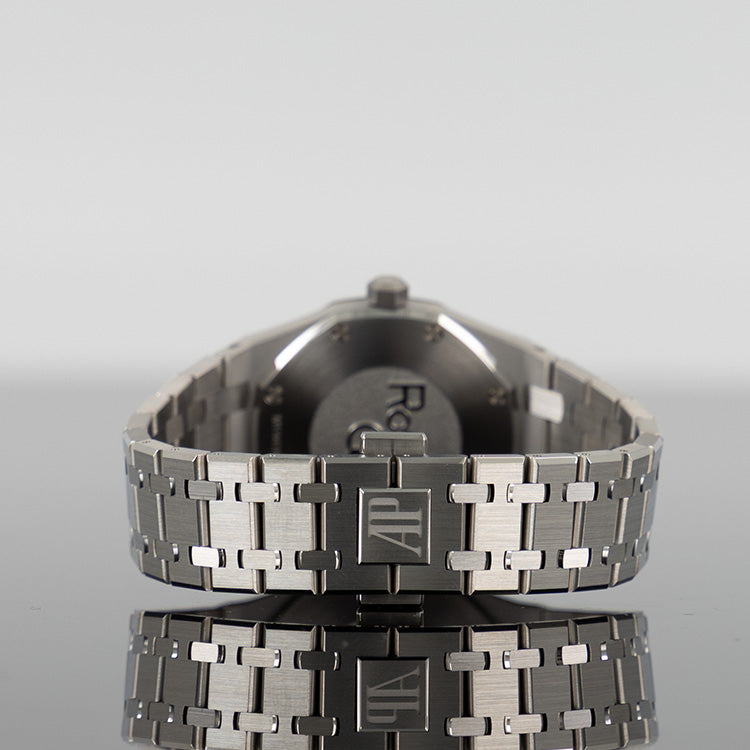 Audemars Piguet Royal Oak 67651ST — White Dial Steel Diamond 33mm
